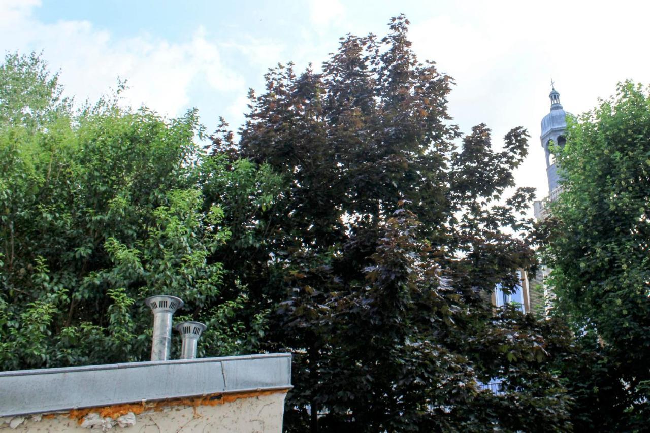 Appartamento A Cosy Little Nest In The 5Th Arrondissement Parigi Esterno foto